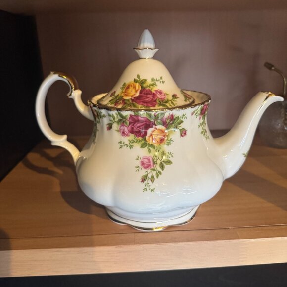 Royal Albert Old Country‎ Roses Floral Pattern Teapot - Picture 3 of 7
